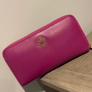 Women's Tory Burch Robinson Zip Continental Wallet